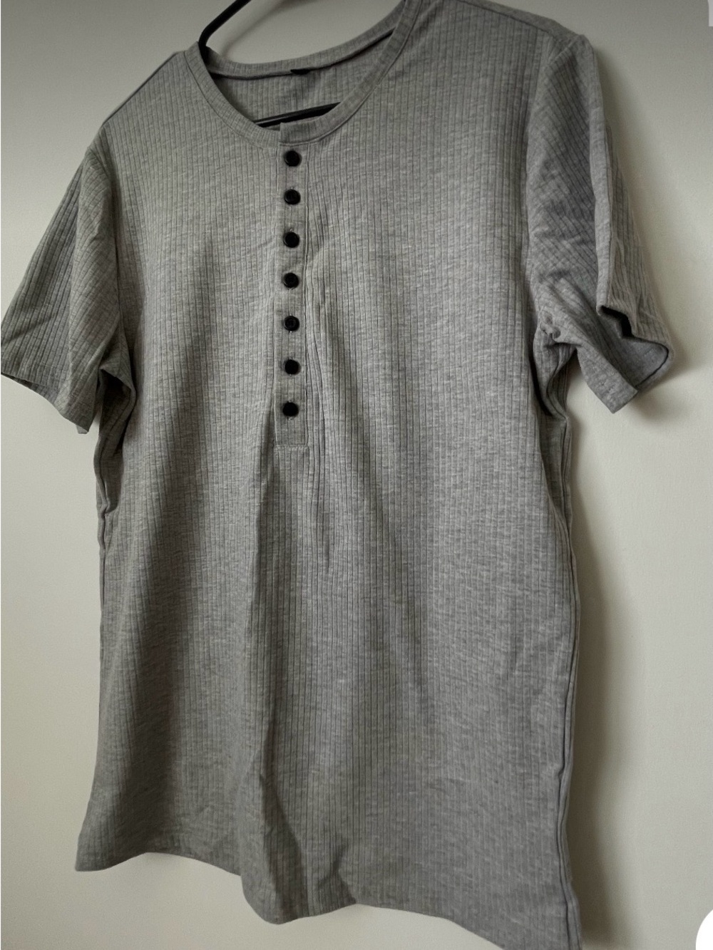 Men’s Medium Henley Tshirt Medium Gray Ribbed Knit Short Sleeve Casual